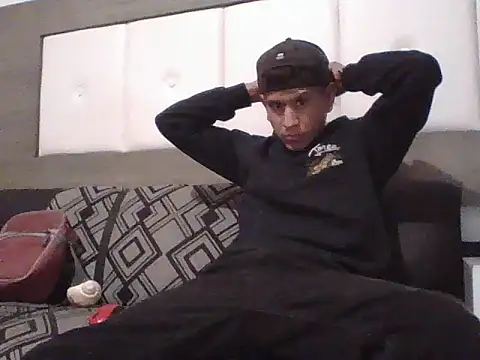 Snapshot of oiram27 chatting on November 15, 9:17 am oiram27 online show from November 15, 9:17 am