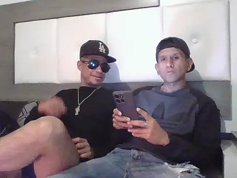 Snapshot of oiram27 chatting on November 23, 7:30 am oiram27 online show from November 23, 7:30 am