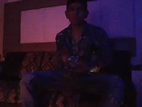 Snapshot of oiram27 chatting on November 30, 1:42 am oiram27 online show from November 30, 1:42 am