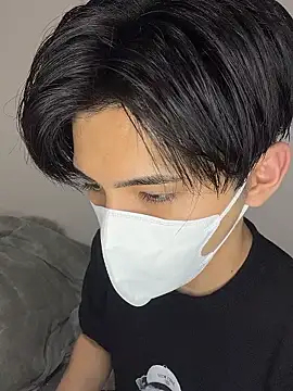 Lio kun online show from April 14, 1:06 pm