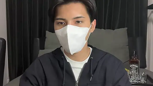 Lio kun online show from April 18, 1:04 pm