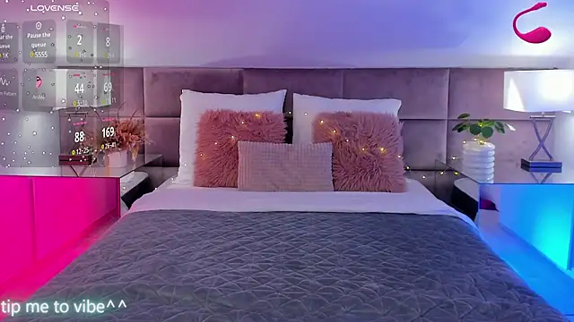 Mayzzie online show from February 13, 8:55 pm