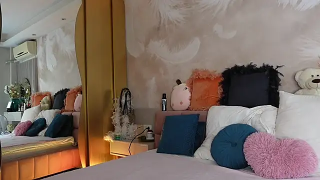 JullyBlair online show from May 29, 3:59 am