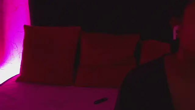 IzzyyBeelmonth online show from December 7, 10:39 pm