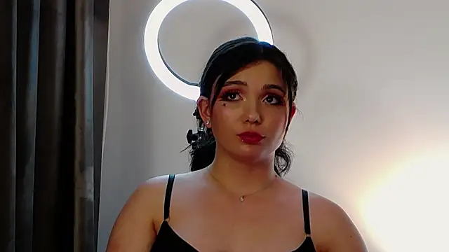 AveryWillow online show from March 1, 1:51 pm