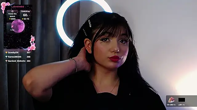 AveryWillow online show from March 5, 9:04 pm