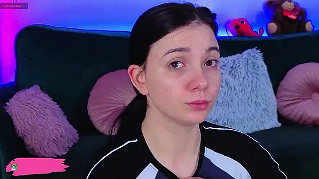 AveryWillow online show from March 23, 11:31 pm