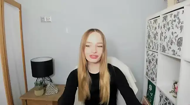 Snapshot of LilaGold chatting on January 3, 8:01 pm LilaGold online show from January 3, 8:01 pm