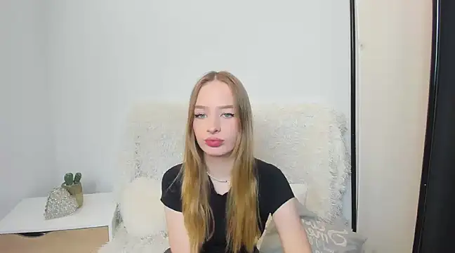 Snapshot of LilaGold chatting on January 6, 3:51 pm LilaGold online show from January 6, 3:51 pm