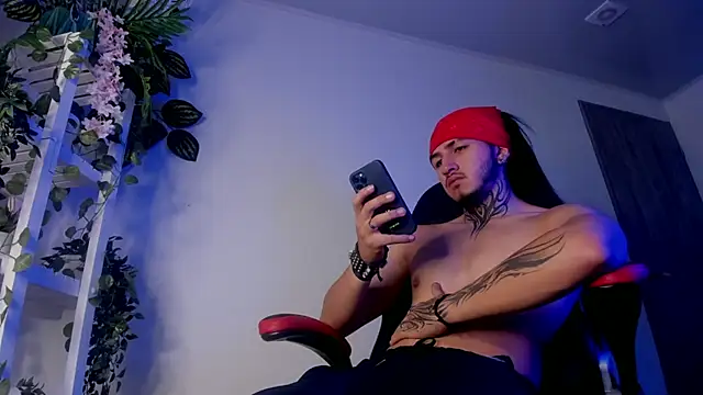 Snapshot of the_beast_master_ chatting on January 28, 12:32 pm the beast master online show from January 28, 12:32 pm