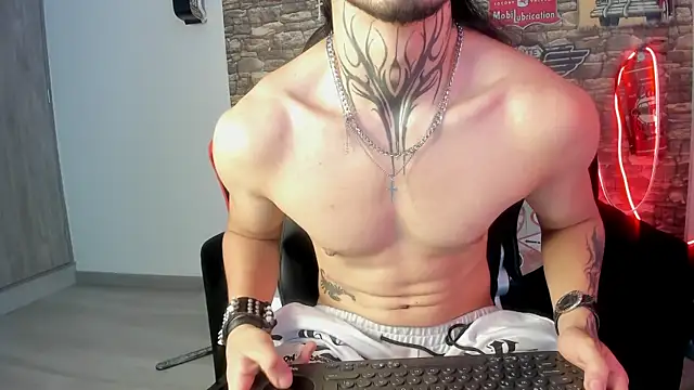 Snapshot of the_beast_master_ chatting on February 3, 6:28 pm the beast master online show from February 3, 6:28 pm