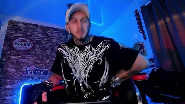 Snapshot of the_beast_master_ chatting on February 16, 1:47 am the beast master online show from February 16, 1:47 am