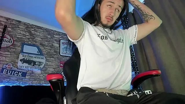 Snapshot of the_beast_master_ chatting on March 7, 12:34 pm the beast master online show from March 7, 12:34 pm