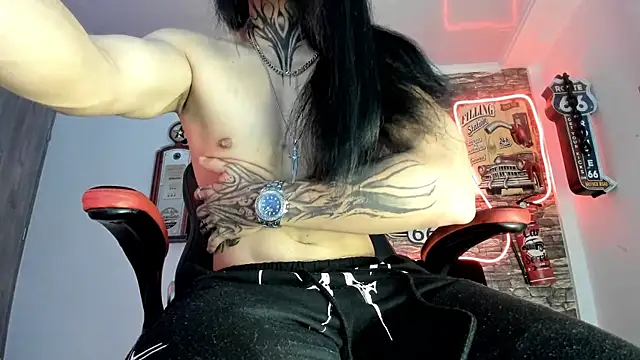 Snapshot of the_beast_master_ chatting on March 20, 12:43 pm the beast master online show from March 20, 12:43 pm