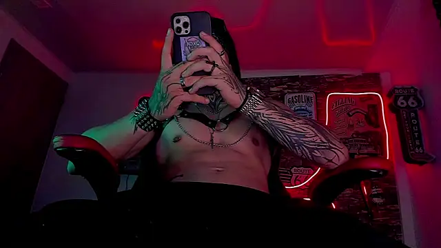 Snapshot of the_beast_master_ chatting on September 8, 11:26 pm the beast master online show from September 8, 11:26 pm