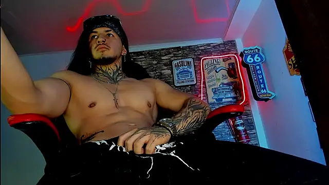 Snapshot of the_beast_master_ chatting on September 20, 7:59 pm the beast master online show from September 20, 7:59 pm