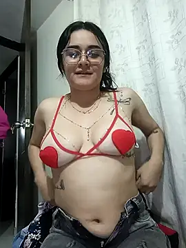 Snapshot of Hanna_Kinsley chatting on December 6, 2:46 am Hanna Kinsley online show from December 6, 2:46 am