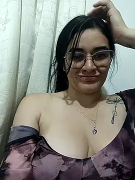 Snapshot of Hanna_Kinsley chatting on January 3, 2:43 am Hanna Kinsley online show from January 3, 2:43 am
