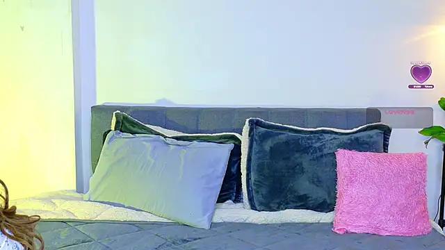 Rouse Hilton online show from October 7, 10:18 pm