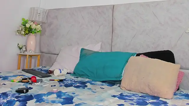 naomiii   online show from October 23, 11:42 am