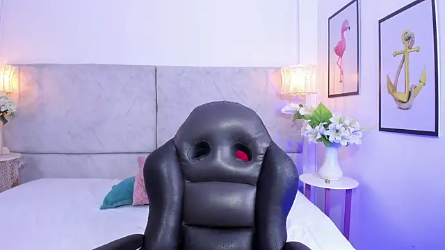 naomiii   online show from November 28, 11:46 am