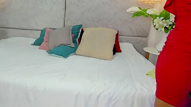 naomiii   online show from December 2, 11:37 am