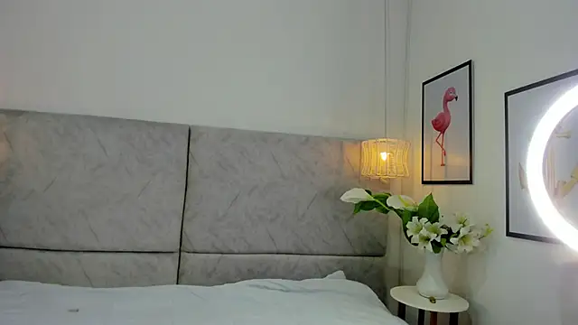 naomiii   online show from December 3, 11:41 am