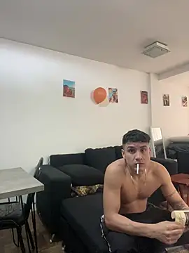 Snapshot of LCarreraa chatting on April 28, 7:08 pm LCarreraa online show from April 28, 7:08 pm