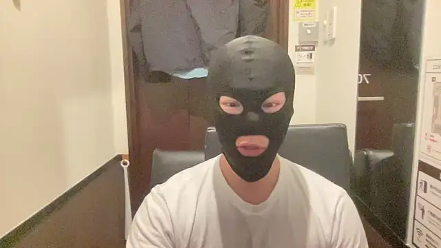 Snapshot of Ash_zzz chatting on March 21, 6:05 am Ash zzz online show from March 21, 6:05 am