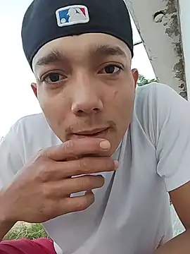 Snapshot of tayson_ chatting on May 14, 10:44 am tayson online show from May 14, 10:44 am