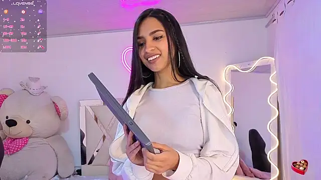 Jazmin tay online show from November 12, 11:43 am