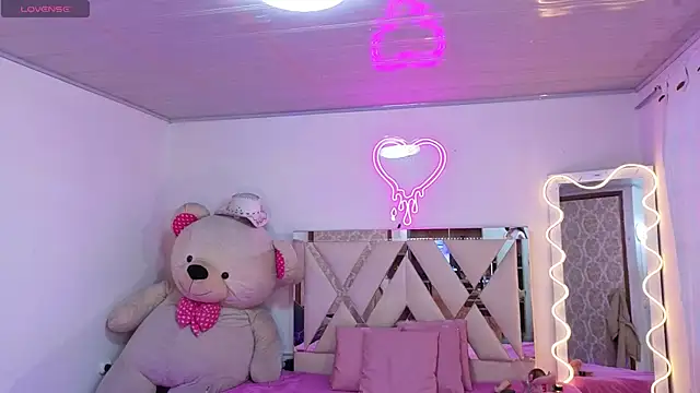 Jazmin tay online show from December 1, 11:48 am