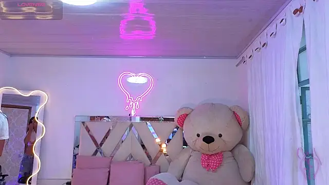 Jazmin tay online show from December 19, 11:50 am