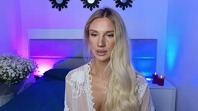 Snapshot of Megan_Kira chatting on May 21, 5:47 am Megan Kira online show from May 21, 5:47 am