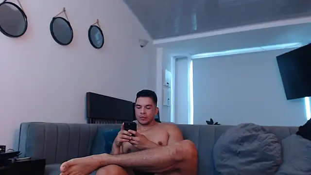 estebandelouis online show from March 3, 1:42 pm