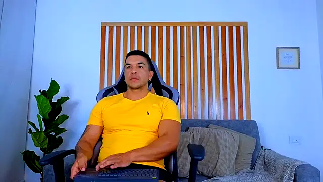 Snapshot of estebandelouis chatting on May 12, 11:18 am estebandelouis online show from May 12, 11:18 am