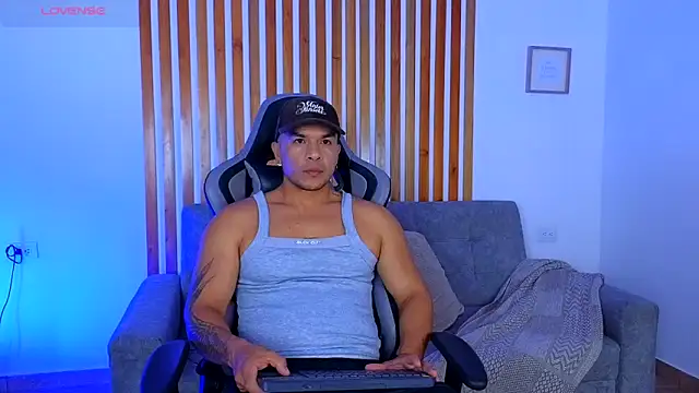 Snapshot of estebandelouis chatting on May 19, 11:05 am estebandelouis online show from May 19, 11:05 am