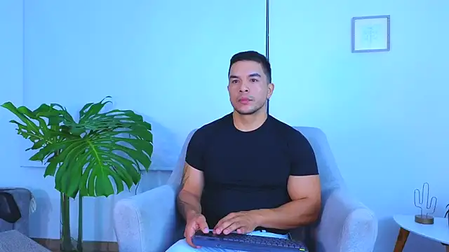 Snapshot of estebandelouis chatting on June 10, 11:31 am estebandelouis online show from June 10, 11:31 am