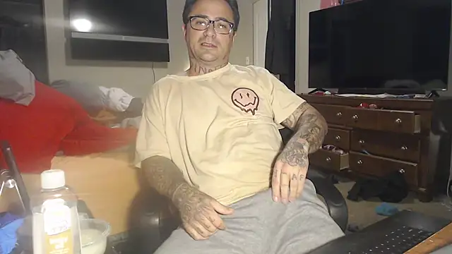 Snapshot of dadbod1178 chatting on January 20, 3:26 am dadbod1178 online show from January 20, 3:26 am