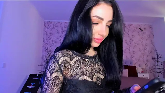 NancyLovee  online show from May 9, 11:15 am