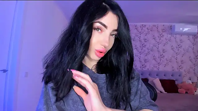 NancyLovee  online show from June 13, 10:35 am