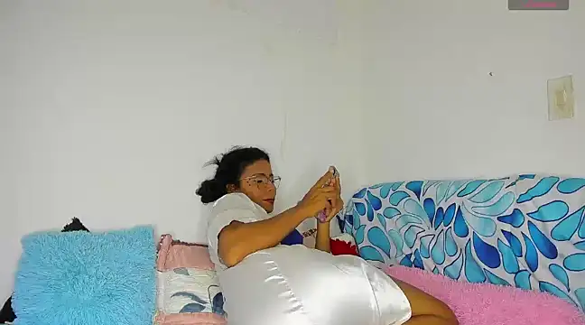 Snapshot of Nenita_Hot_ chatting on March 14, 12:43 am Nenita Hot online show from March 14, 12:43 am