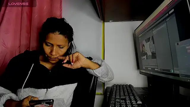 Snapshot of Nenita_Hot_ chatting on September 8, 8:52 pm Nenita Hot online show from September 8, 8:52 pm