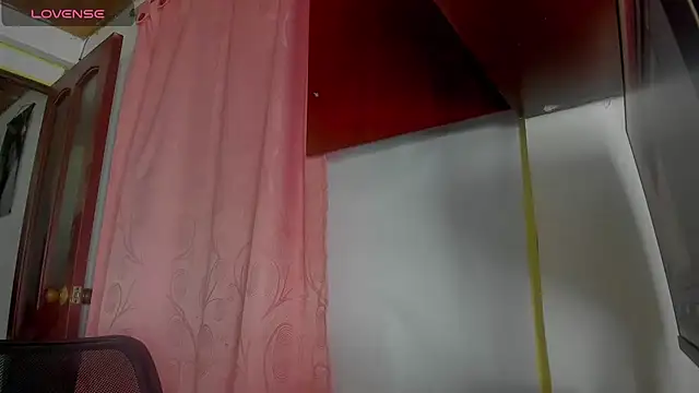 Snapshot of Nenita_Hot_ chatting on November 4, 11:37 pm Nenita Hot online show from November 4, 11:37 pm