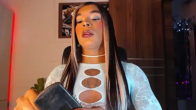 Snapshot of mistressbigcock777 chatting on February 20, 11:22 am mistressbigcock777 online show from February 20, 11:22 am