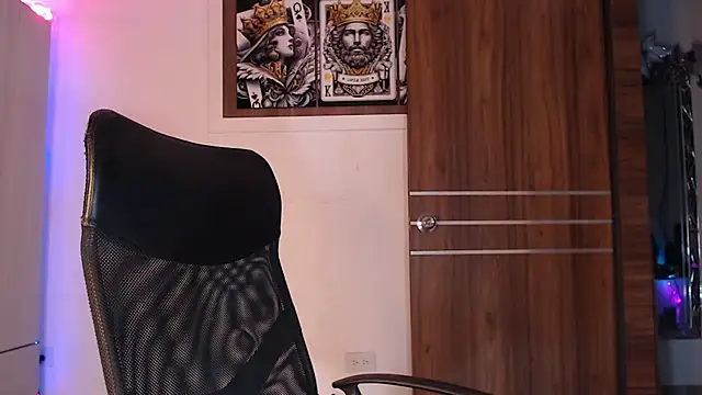 mistressbigcock777 online show from March 5, 5:58 am