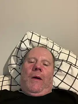 Snapshot of masterjerseyjoe chatting on December 31, 8:15 am masterjerseyjoe online show from December 31, 8:15 am