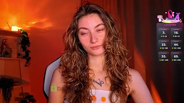 Snapshot of lady_curls chatting on April 21, 9:50 pm lady curls online show from April 21, 9:50 pm