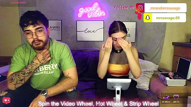 Snapshot of MrAndMrsSavage chatting on January 11, 10:51 pm MrAndMrsSavage online show from January 11, 10:51 pm