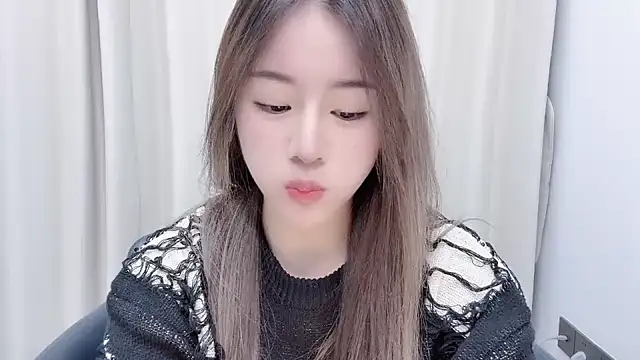 Snapshot of chloe-01 chatting on December 7, 12:24 pm chloe-01 online show from December 7, 12:24 pm